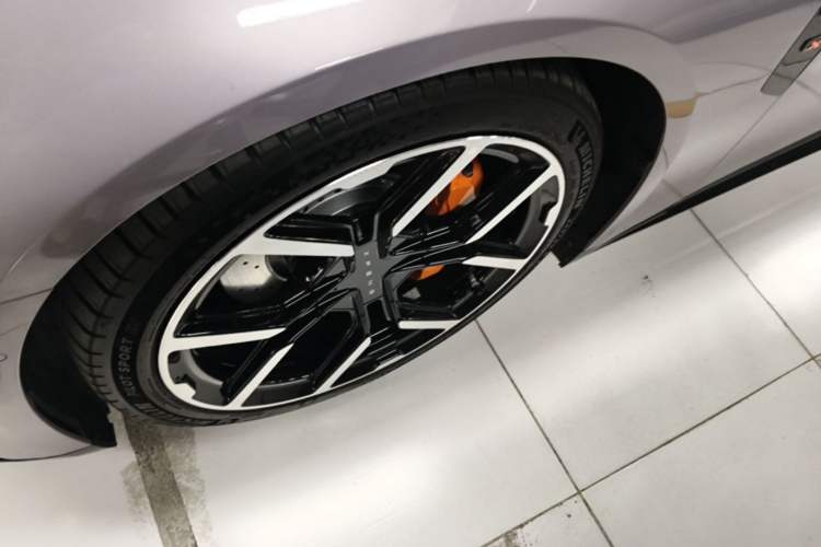 Used XPeng P7 2025 Model—750 All-Wheel-Drive High-Performance Ultra Left Front Wheel Hub