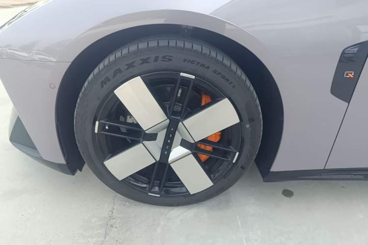 Used XPeng P7 2025 Model—750 All-Wheel-Drive High-Performance Ultra Left Front Wheel Hub