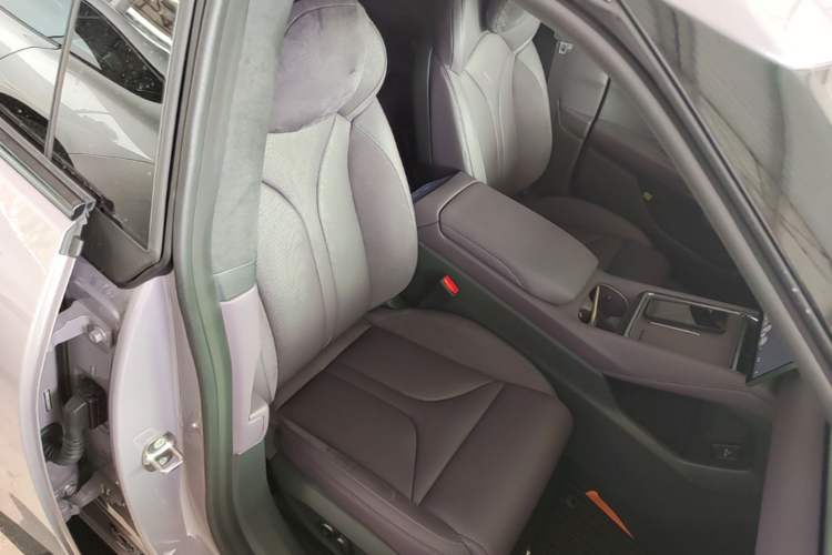 Used XPeng P7 2025 Model—820 Ultra Long Range Ultra Right Front Seat