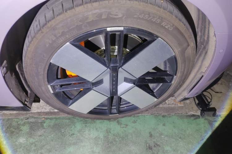 Used XPeng P7 2025 Model—820 Ultra Long Range Ultra Right Front Wheel Hub