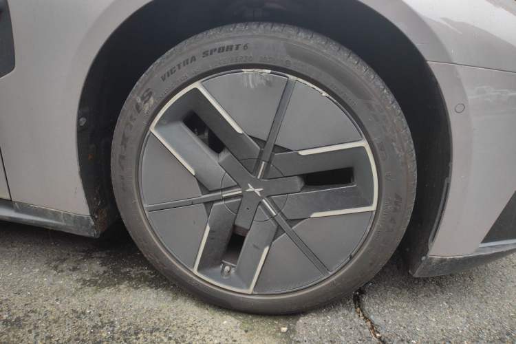 Used XPeng P7 2025 Model—702 Long Range Ultra Right Front Wheel Hub