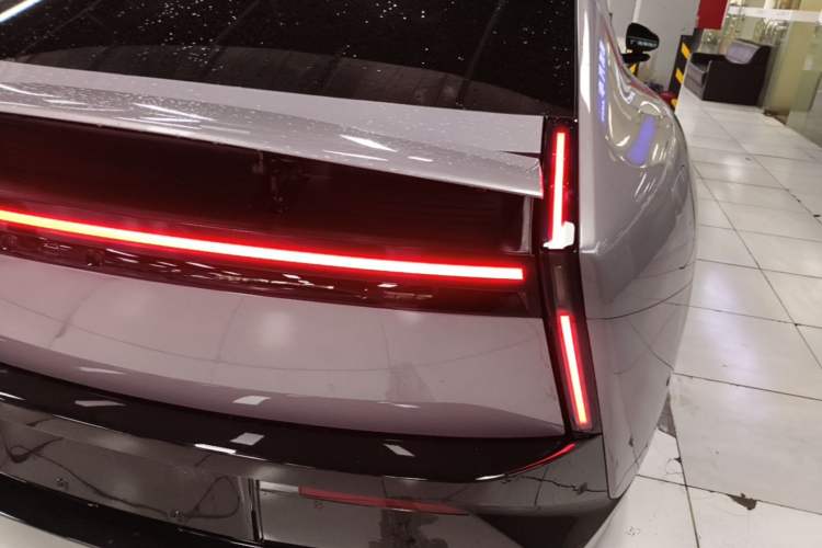 Used XPeng P7 2025 Model—750 All-Wheel-Drive High-Performance Ultra Right Rear Taillight