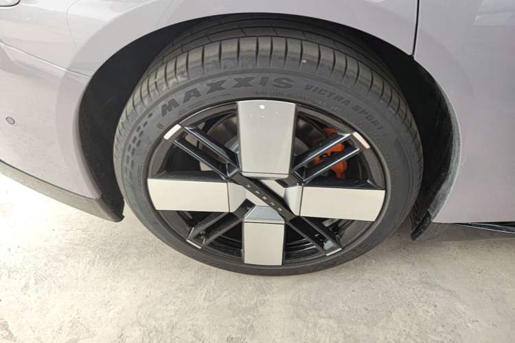 Used XPeng P7 2025 Model—820 Ultra Long Range Ultra Right Rear Wheel Hub