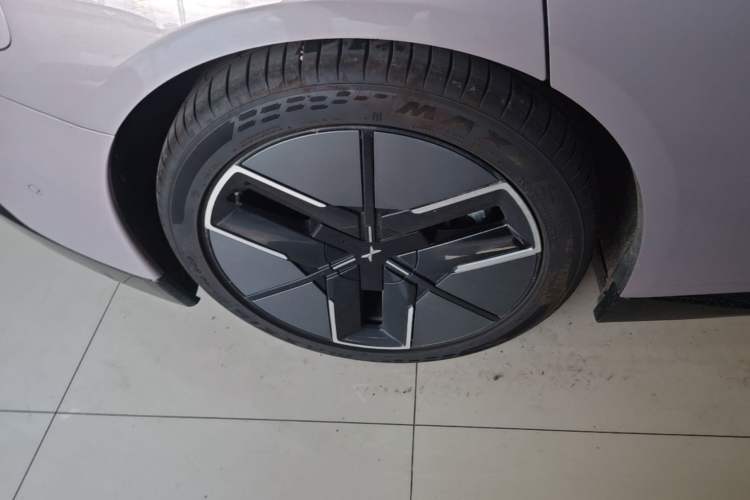Used XPeng P7 2025 Model—702 Long Range Ultra Right Rear Wheel Hub