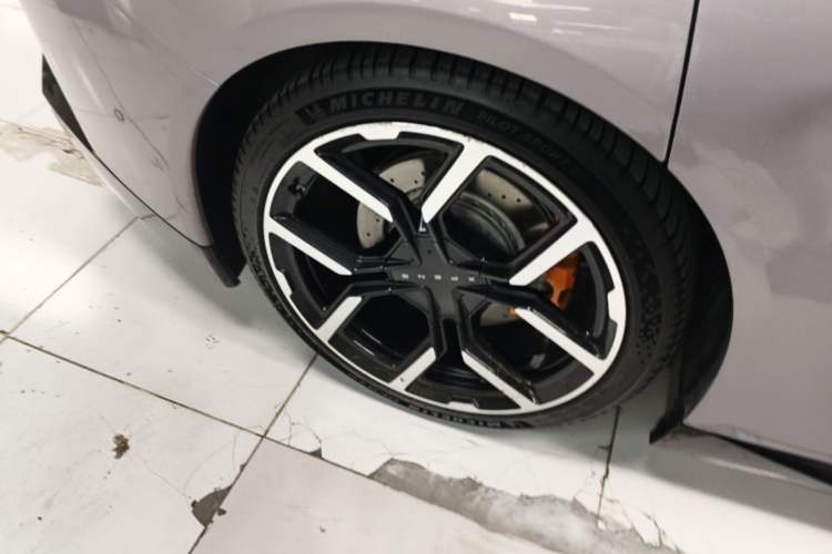 Used XPeng P7 2025 Model—750 All-Wheel-Drive High-Performance Ultra Right Rear Wheel Hub