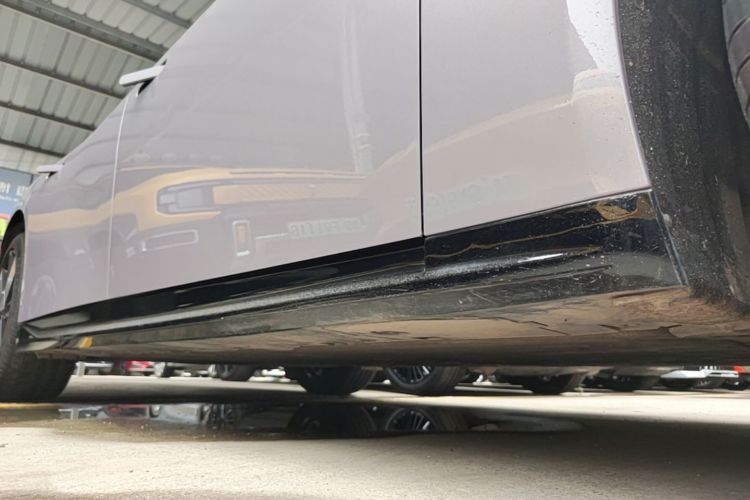 Used XPeng P7 2025 Model—820 Ultra Long Range Ultra Right Side Sill
