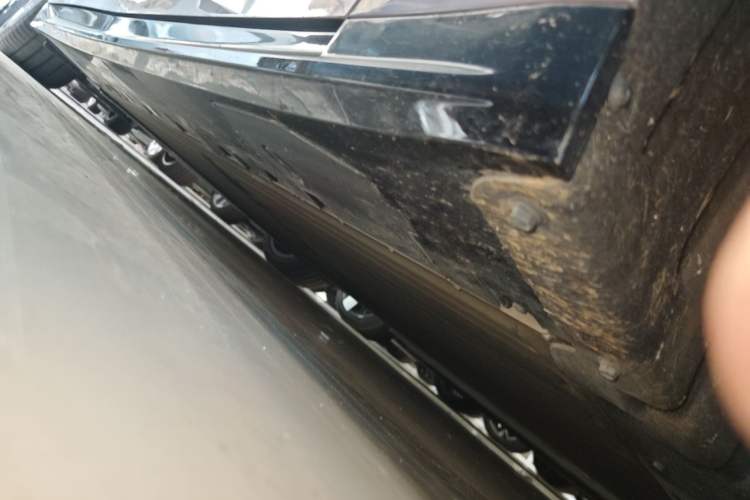 Used XPeng P7 2025 Model—702 Long Range Ultra Right Side Sill