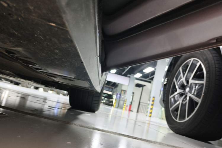 Used XPeng P7 2025 Model—702 Long Range Ultra Right Side Sill