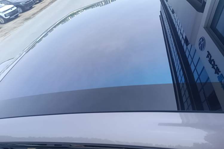 Used XPeng P7 2025 Model—750 All-Wheel-Drive High-Performance Ultra Roof