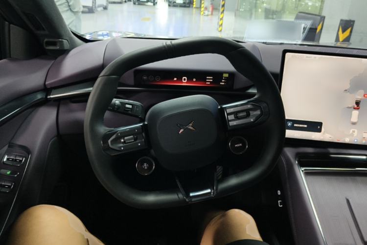 Used XPeng P7 2025 Model—750 All-Wheel-Drive High-Performance Ultra Steering Wheel