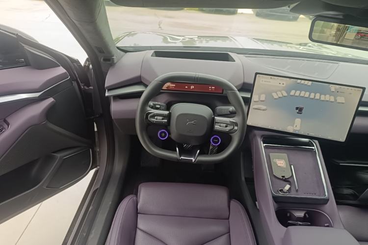 Used XPeng P7 2025 Model—750 All-Wheel-Drive High-Performance Ultra Steering Wheel