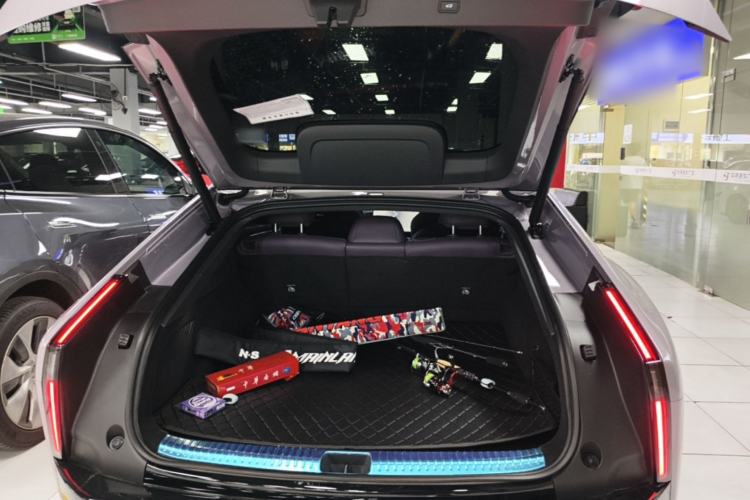 Used XPeng P7 2025 Model—750 All-Wheel-Drive High-Performance Ultra Trunk