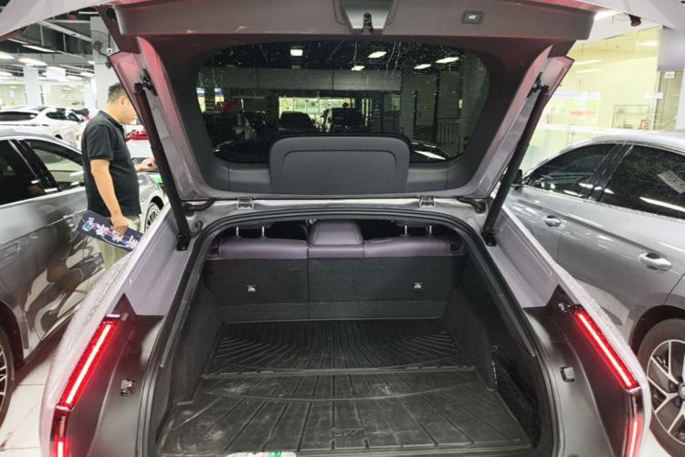 Used XPeng P7 2025 Model—702 Long Range Ultra Trunk