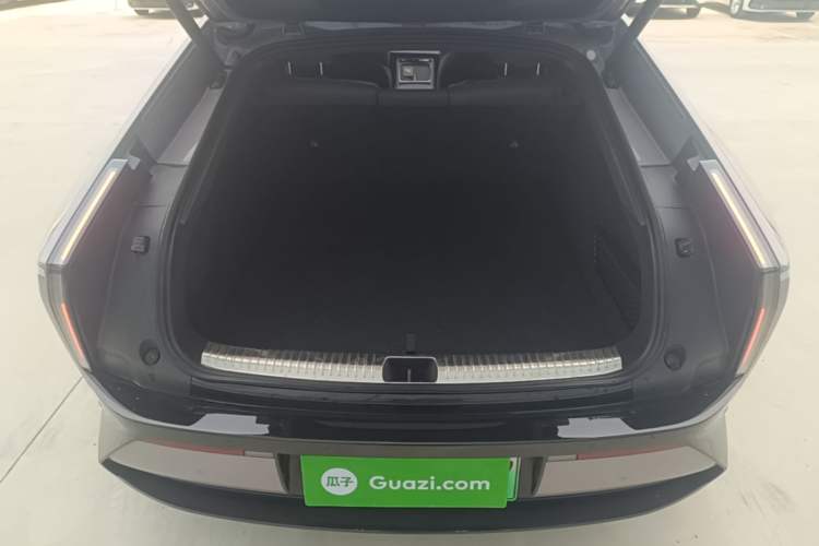 Used XPeng P7 2025 Model—750 All-Wheel-Drive High-Performance Ultra Trunk