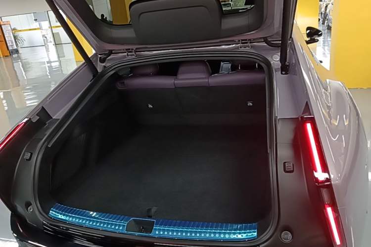 Used XPeng P7 2025 Model—820 Ultra Long Range Ultra Trunk