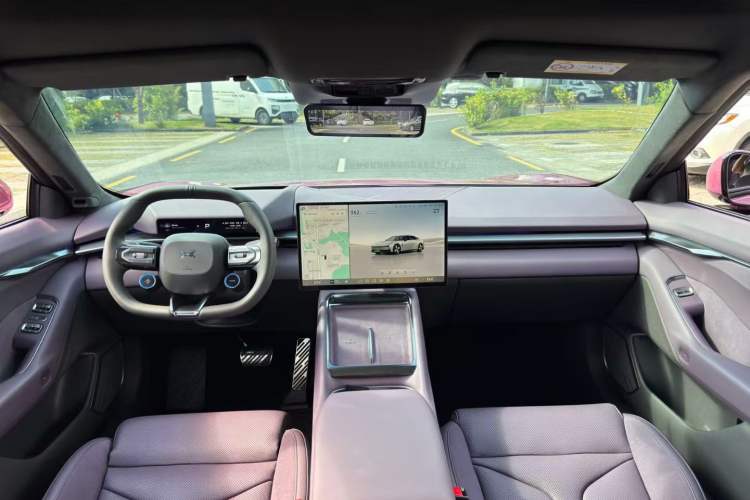 Used XPeng P7 2025 Model—750 All-Wheel-Drive High-Performance Ultra Interior 2