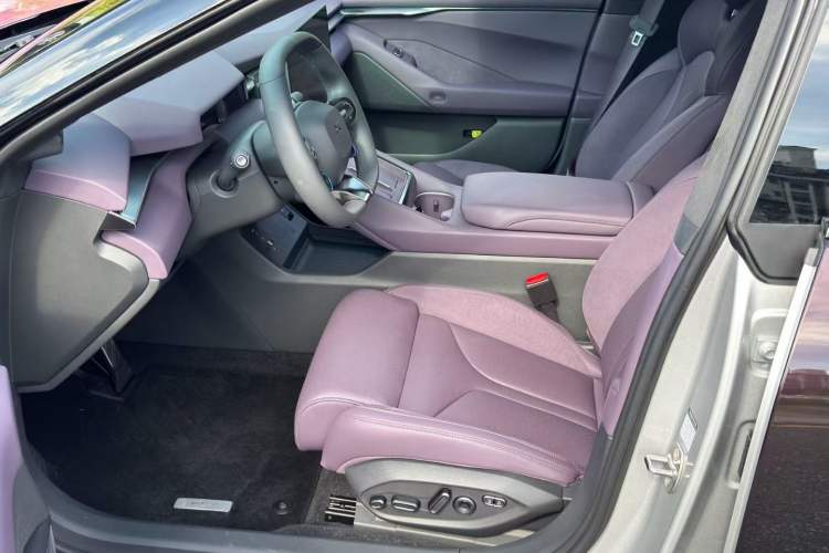Used XPeng P7 2025 Model—750 All-Wheel-Drive High-Performance Ultra Interior 4