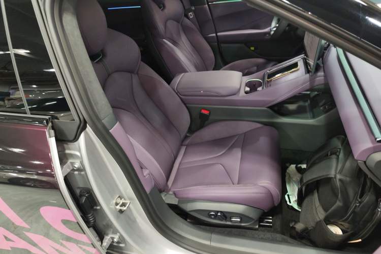 Used XPeng P7 2025 Model—750 All-Wheel-Drive High-Performance Ultra Right Front Seat