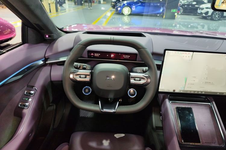 Used XPeng P7 2025 Model—750 All-Wheel-Drive High-Performance Ultra Steering Wheel