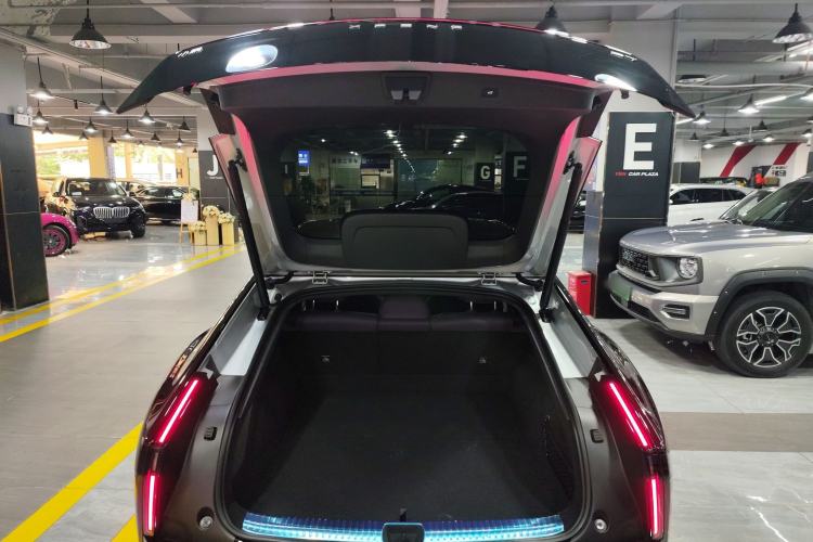 Used XPeng P7 2025 Model—750 All-Wheel-Drive High-Performance Ultra Trunk