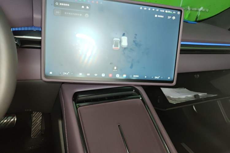 Used XPeng P7 2025 Model—750 All-Wheel-Drive High-Performance Ultra Audio And AC Panel
