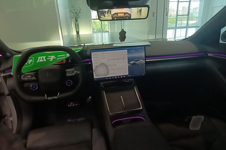 Used XPeng P7 2025 Model—820 Ultra Long Range Ultra Center Console