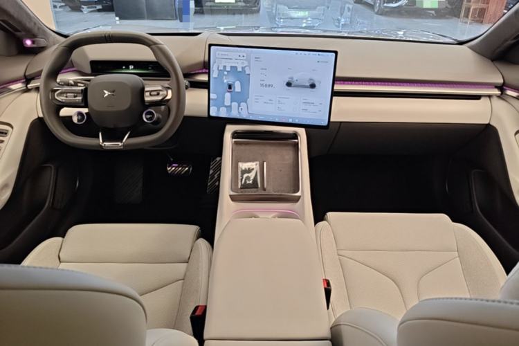 Used XPeng P7 2025 Model—702 Long Range Ultra Center Console
