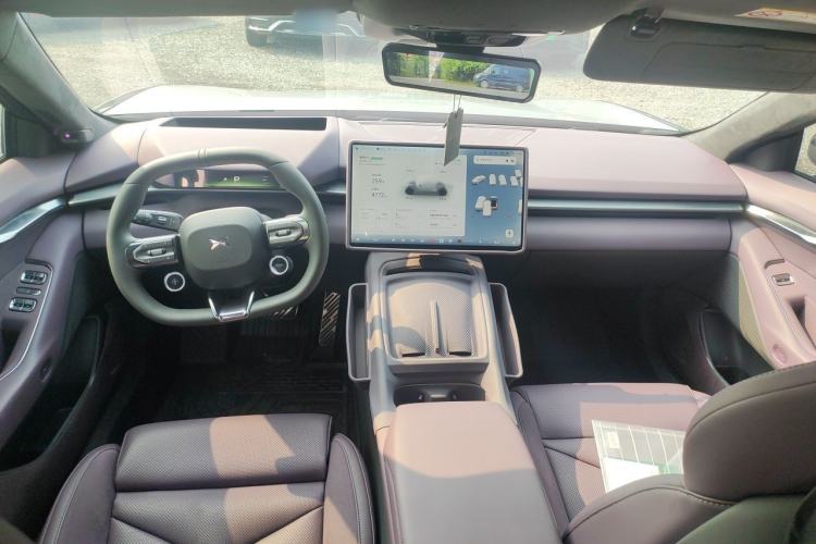 Used XPeng P7 2025 Model—820 Ultra Long Range Ultra Center Console