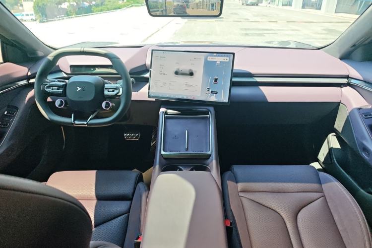 Used XPeng P7 2025 Model—820 Ultra Long Range Ultra Center Console