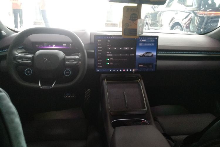 Used XPeng P7 2025 Model—702 Long Range Ultra Center Console