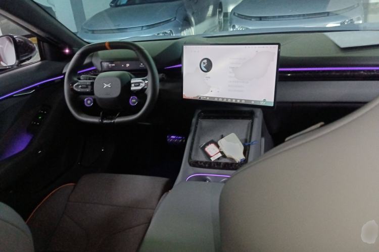 Used XPeng P7 2025 Model—750 All-Wheel-Drive Pengyi Ultra Center Console