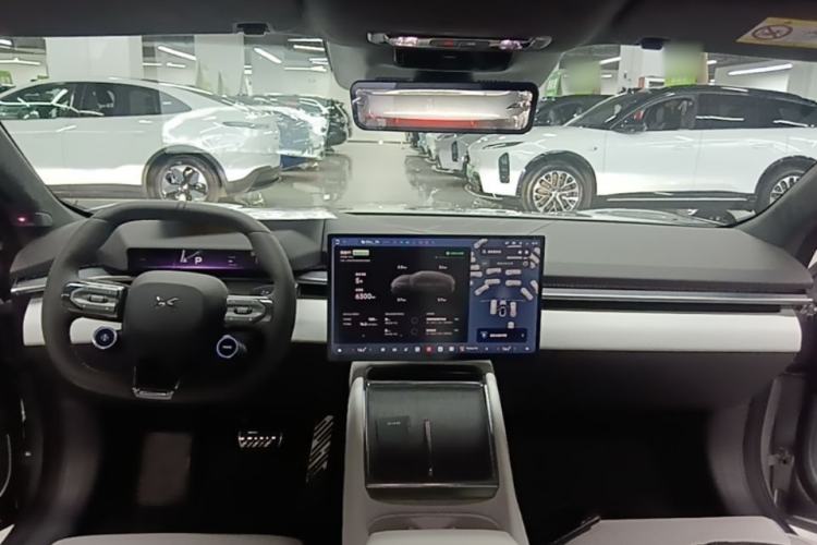 Used XPeng P7 2025 Model—702 Long Range Ultra Center Console