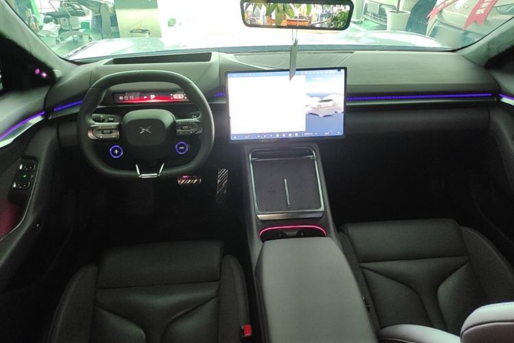 Used XPeng P7 2025 Model—702 Long Range Ultra Center Console