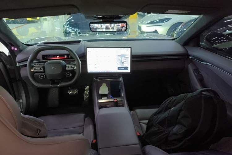 Used XPeng P7 2025 Model—702 Long Range Ultra Center Console