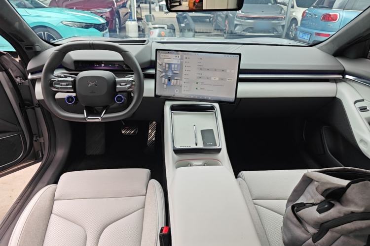 Used XPeng P7 2025 Model—702 Long Range Ultra Center Console