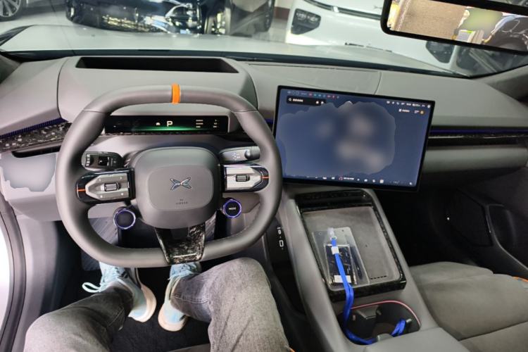 Used XPeng P7 2025 Model—750 All-Wheel-Drive Pengyi Ultra Center Console