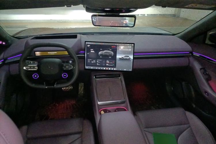 Used XPeng P7 2025 Model—702 Long Range Ultra Center Console