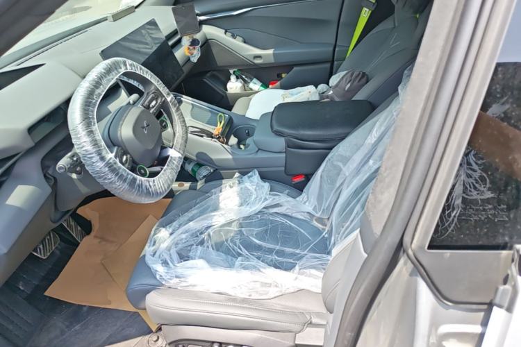 Used XPeng P7 2025 Model—820 Ultra Long Range Ultra Center Console