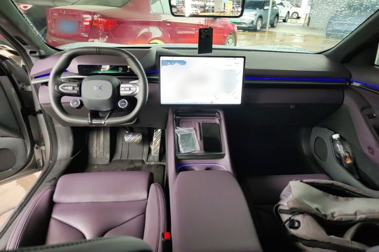 Used XPeng P7 2025 Model—702 Long Range Ultra Center Console