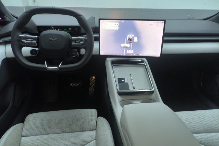 Used XPeng P7 2025 Model—820 Ultra Long Range Ultra Center Console
