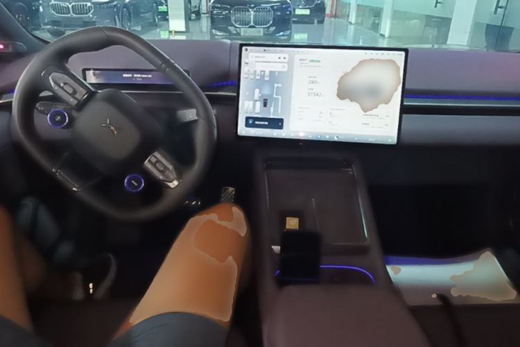 Used XPeng P7 2025 Model—702 Long Range Ultra Center Console