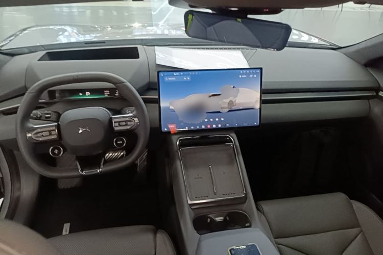 Used XPeng P7 2025 Model—820 Ultra Long Range Ultra Center Console