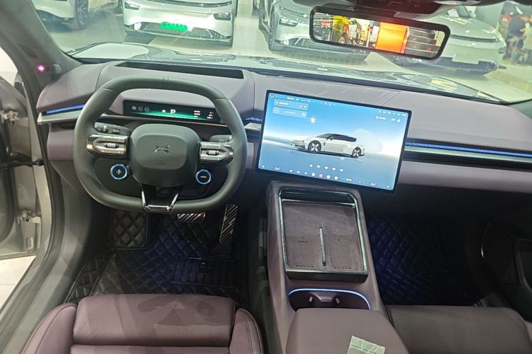 Used XPeng P7 2025 Model—820 Ultra Long Range Ultra Center Console