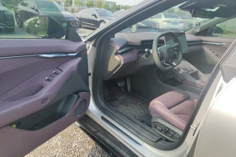 Used XPeng P7 2025 Model—820 Ultra Long Range Ultra Driver Seat