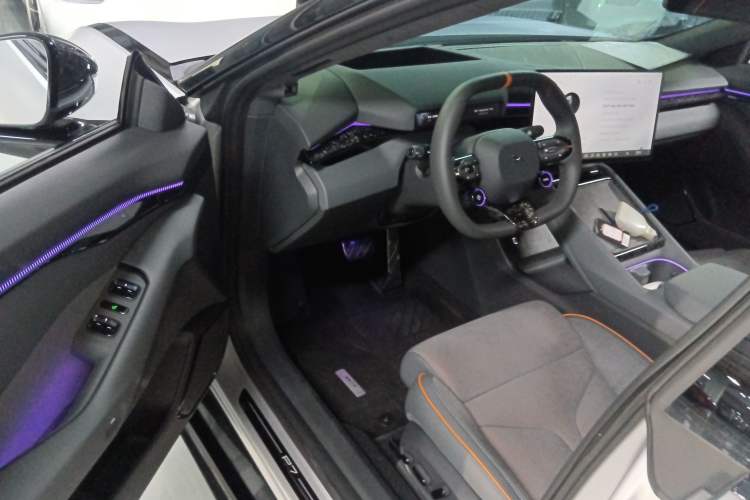 Used XPeng P7 2025 Model—750 All-Wheel-Drive Pengyi Ultra Driver Seat