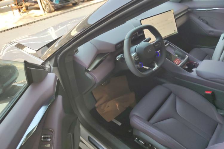 Used XPeng P7 2025 Model—750 All-Wheel-Drive High-Performance Ultra Driver Seat