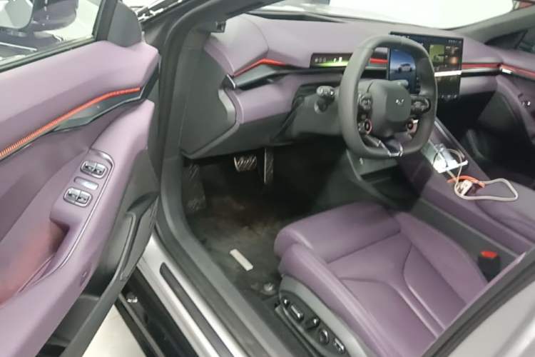 Used XPeng P7 2025 Model—702 Long Range Ultra Driver Seat