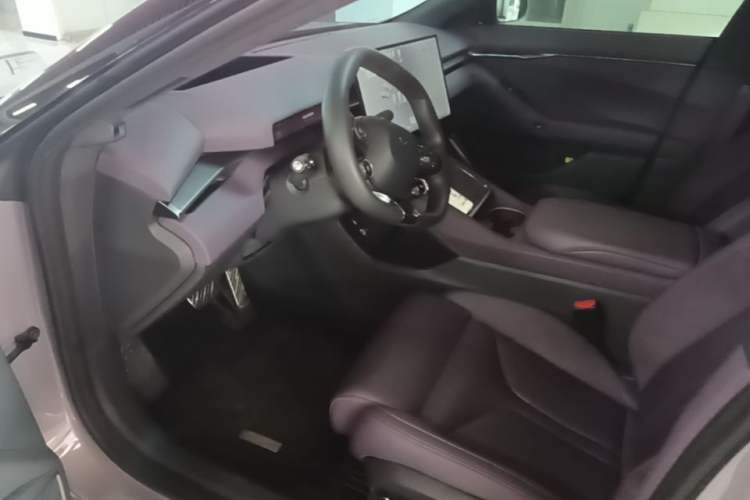 Used XPeng P7 2025 Model—702 Long Range Ultra Driver Seat