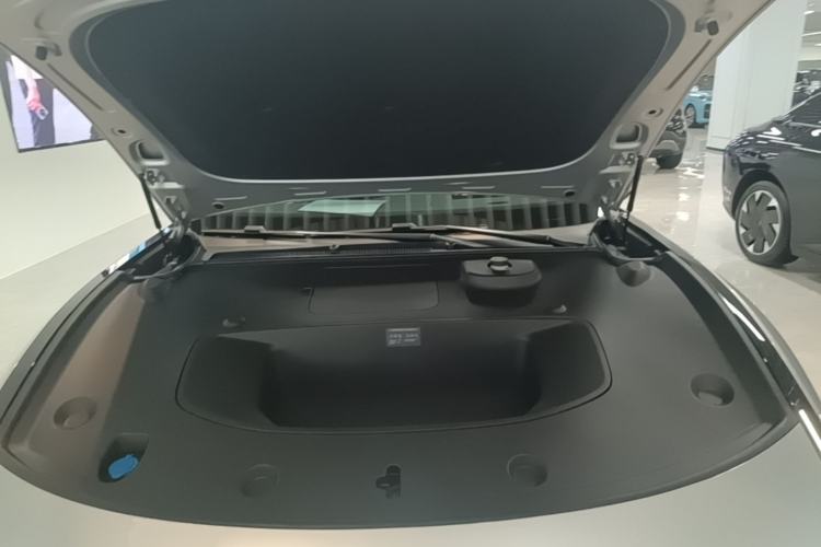 Used XPeng P7 2025 Model—820 Ultra Long Range Ultra Engine Bay