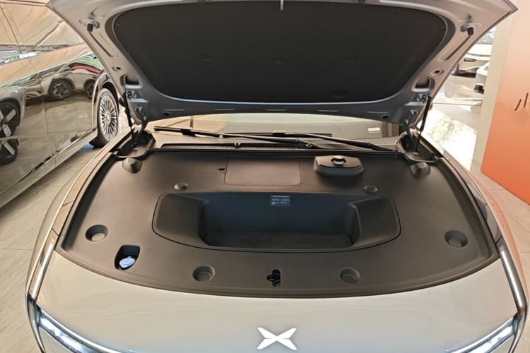 Used XPeng P7 2025 Model—702 Long Range Ultra Engine Bay